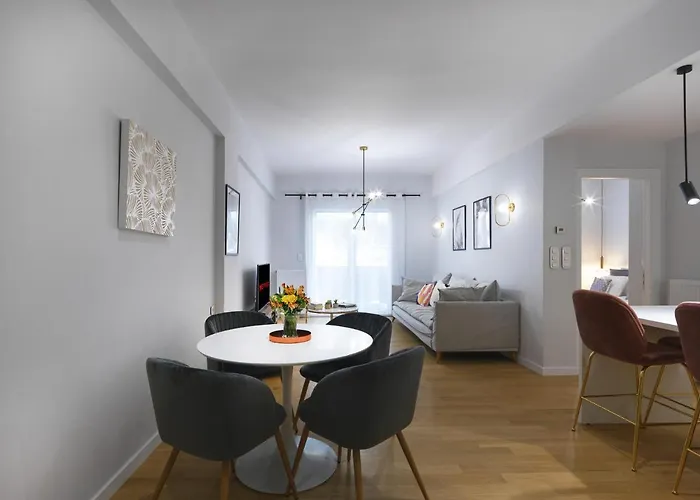 Fresh, New & Ready For You! Rnvtd Apt In Koukaki!