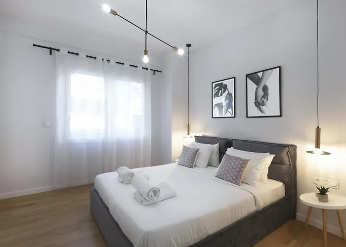 Fresh, New & Ready For You! Rnvtd Apt In Koukaki!