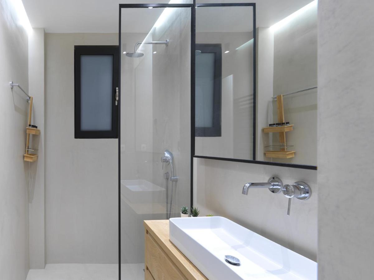 Apartment Fresh, New & Ready For You! Rnvtd In Koukaki! Athen